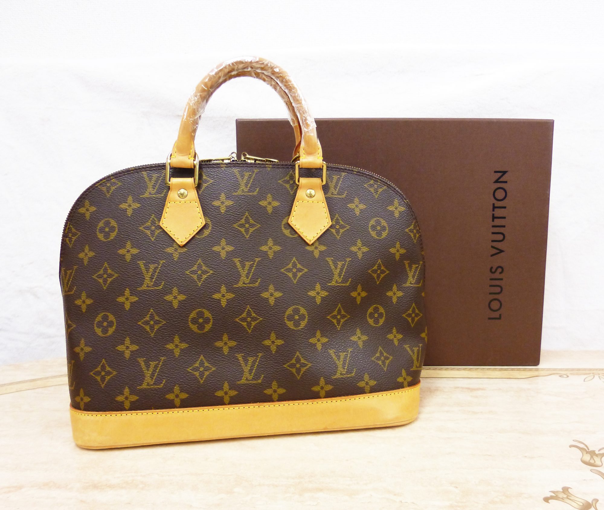 LOUIS VUITTON(ルイ・ヴィトン) モノグラム アルマ ハンドバッグ